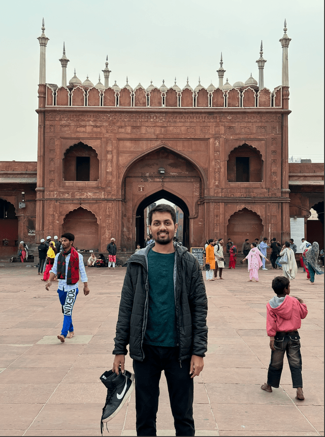 Portrait of Rushi, Lead Senior Software Engineer